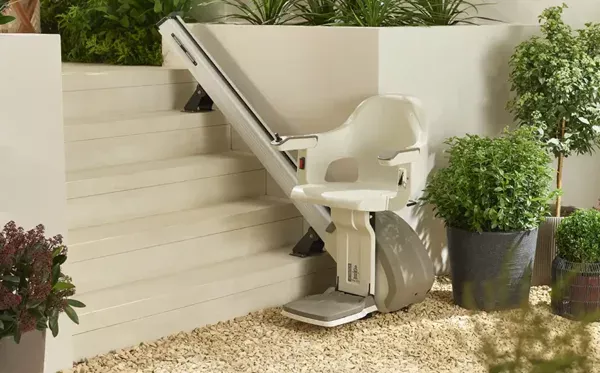 HomeGlide-Outdoor Image shows the Access HomeGlide Outdoor stairlift in a garden
